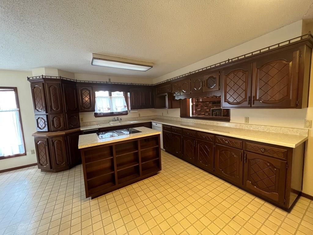 617 W Locust N/A — photo 11