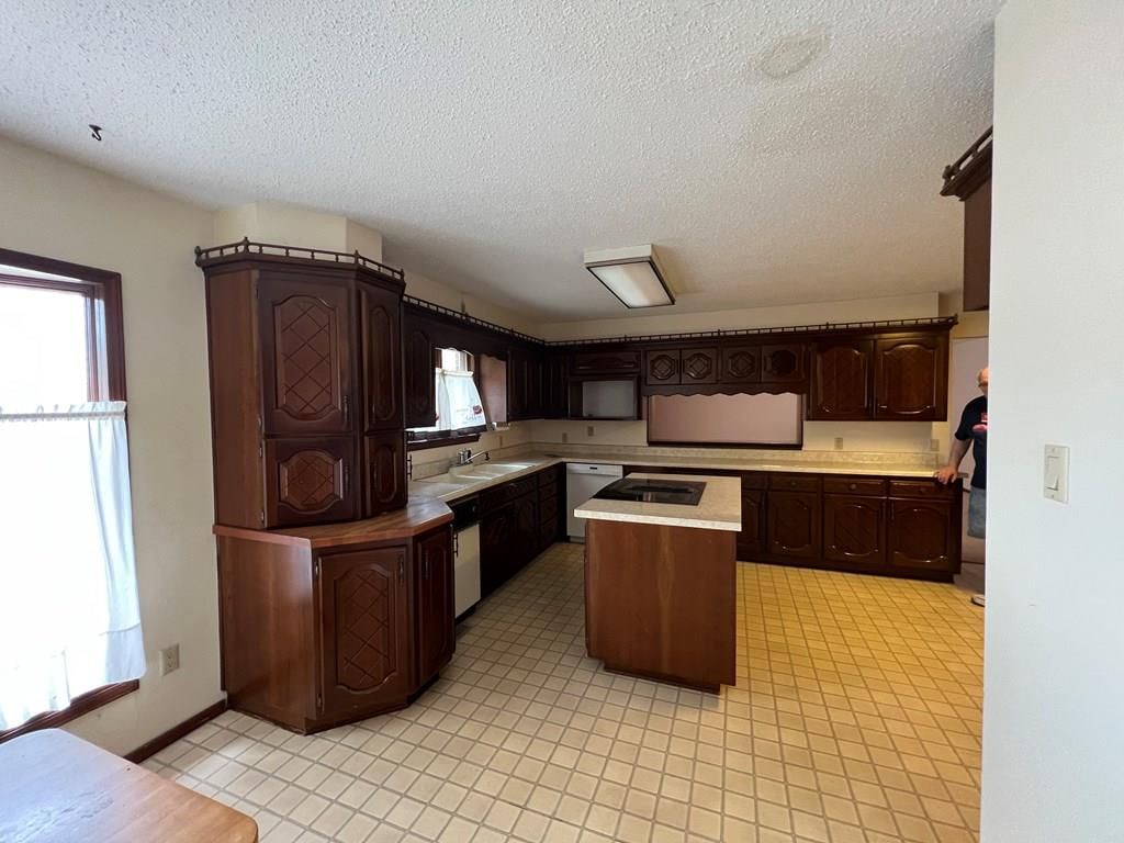 617 W Locust N/A — photo 13