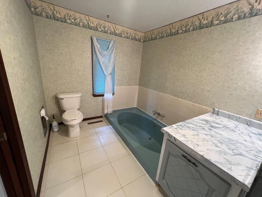 617 W Locust N/A — photo 25