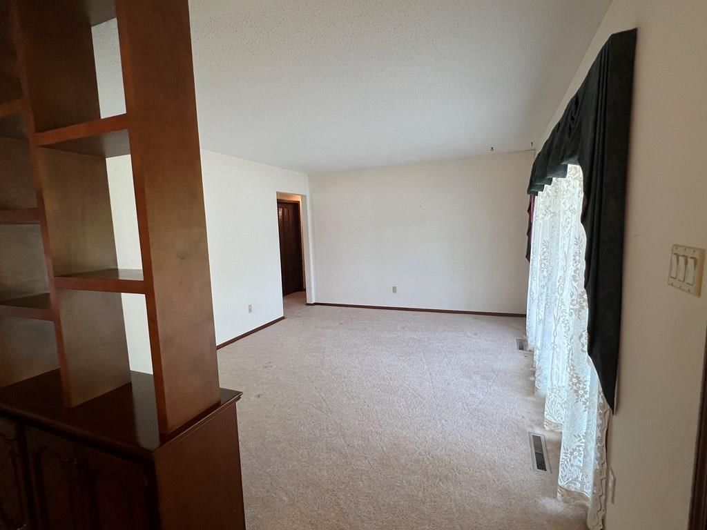 617 W Locust N/A — photo 29