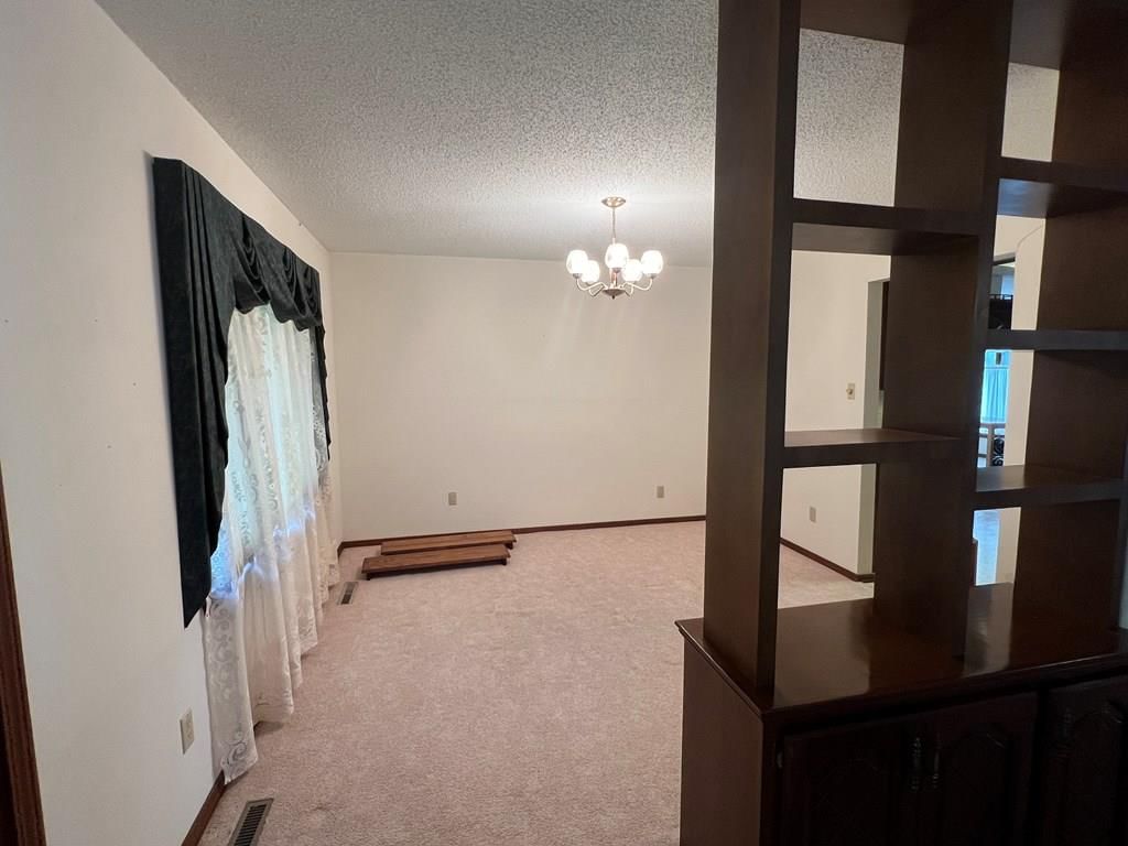 617 W Locust N/A — photo 30