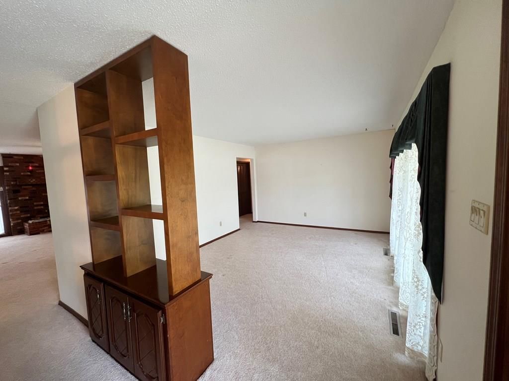 617 W Locust N/A — photo 4