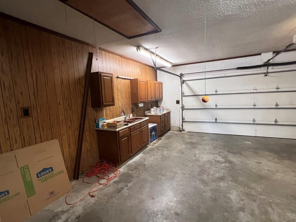 617 W Locust N/A — photo 34