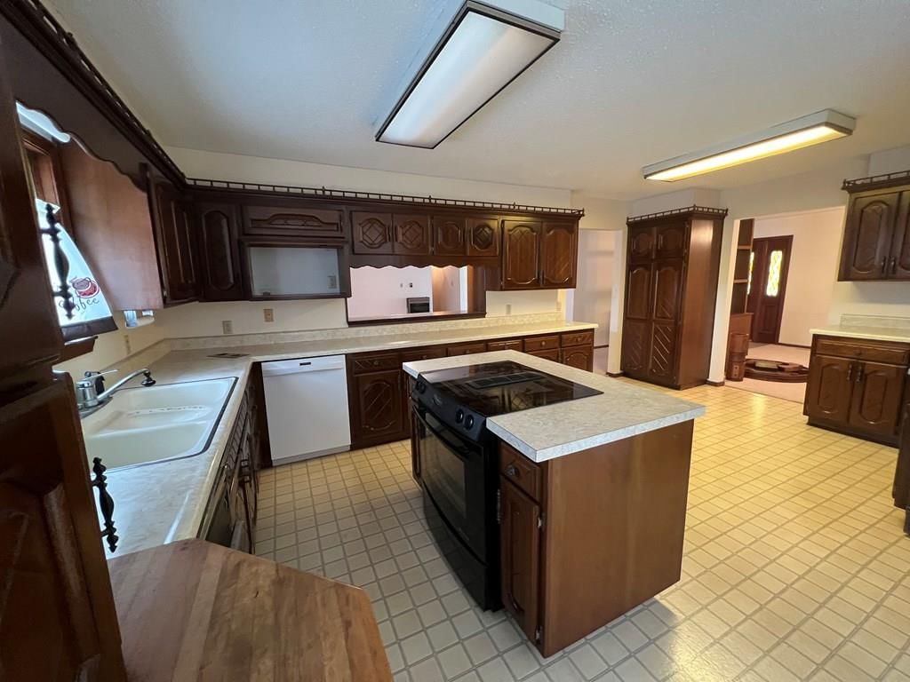 617 W Locust N/A — photo 10