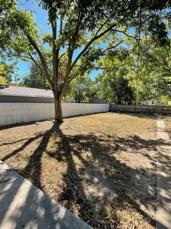 2724 Clark Avenue — photo 11