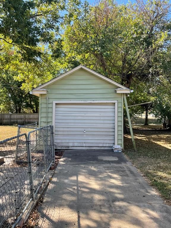 2724 Clark Avenue — photo 13