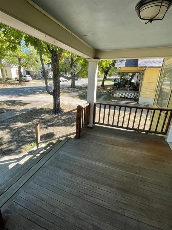 2724 Clark Avenue — photo 3