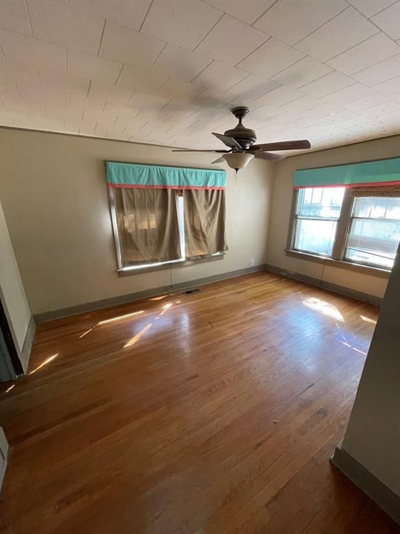 2724 Clark Avenue — photo 8