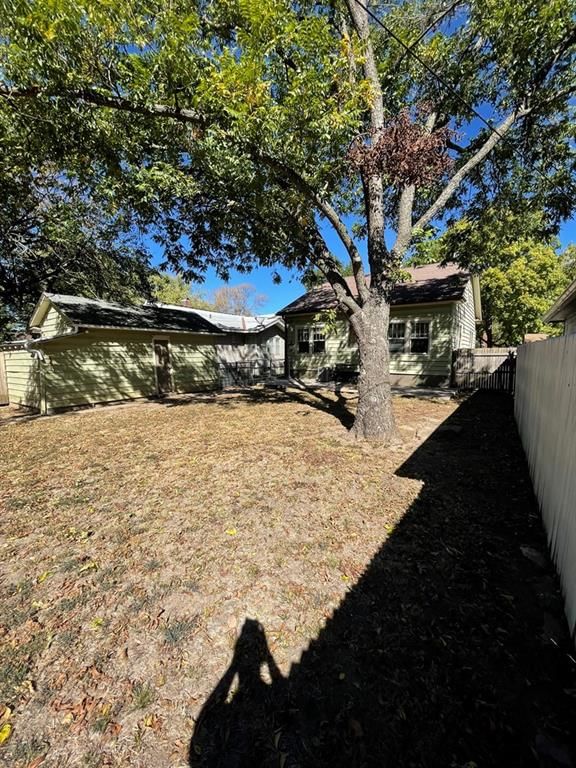 2724 Clark Avenue — photo 10