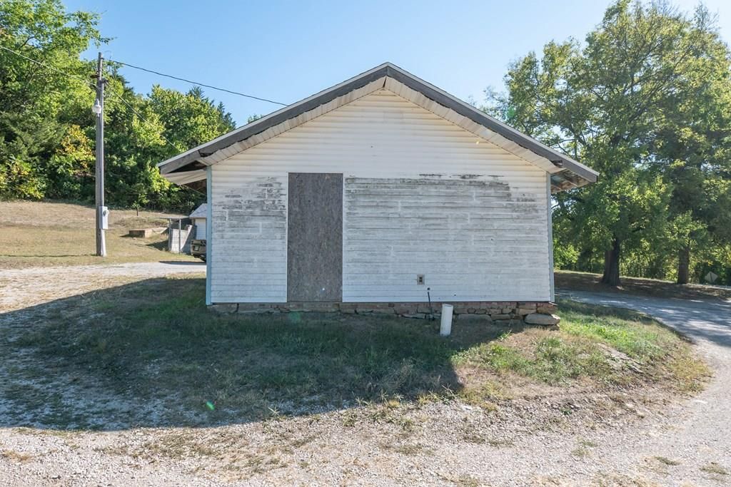 5919 Newton Road — photo 43