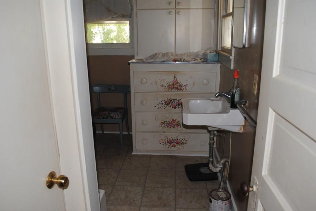 908 E Myrtle N/A — photo 36