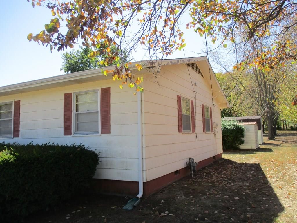 1110 Sunset Drive — photo 2