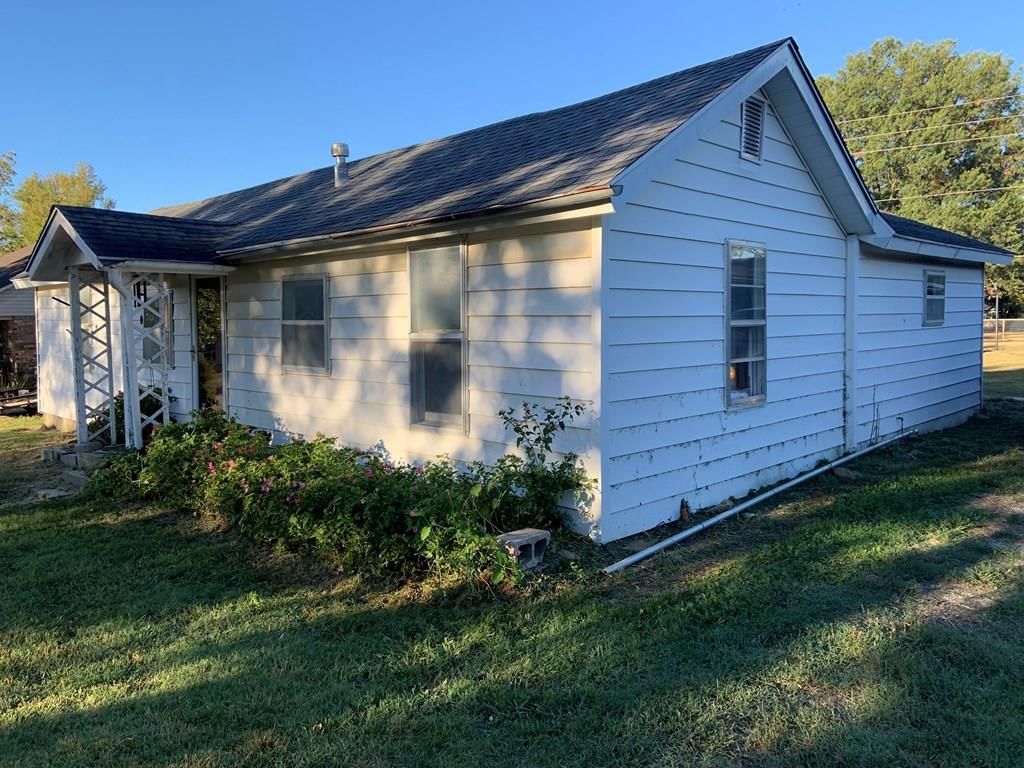405 N East Street — photo 2