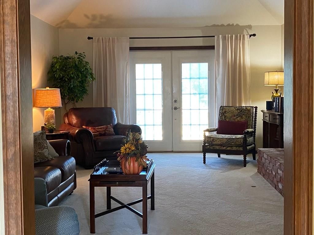 3136 Regency Drive — photo 5