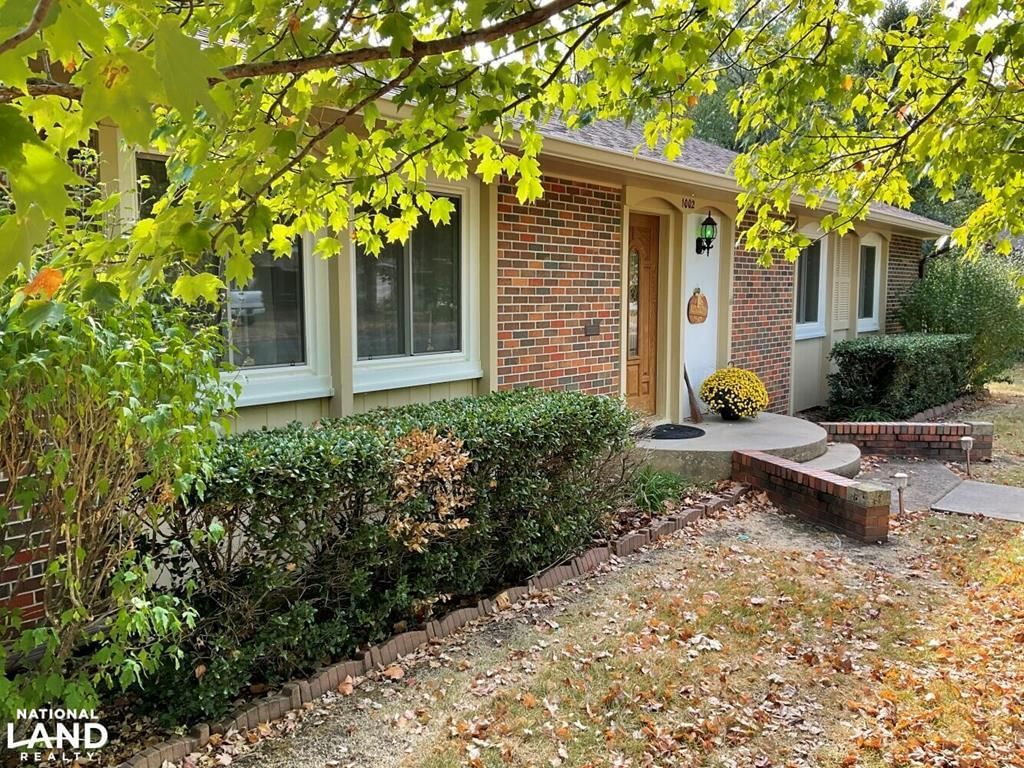 1002 Larson N/A — photo 2