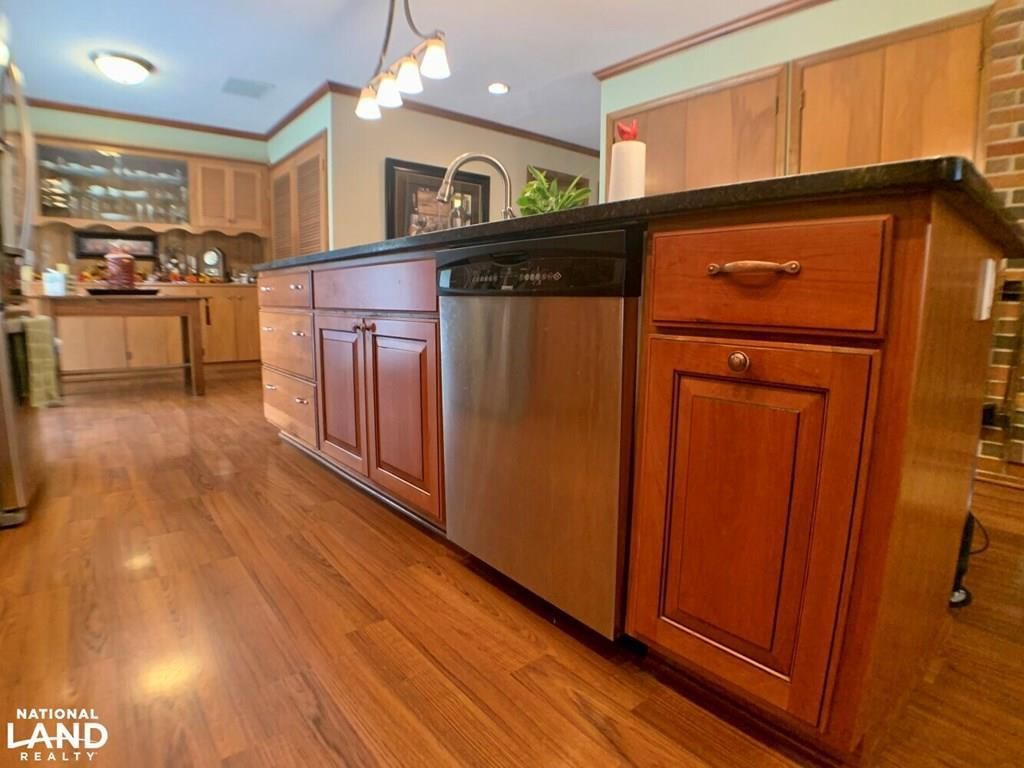 1002 Larson N/A — photo 13