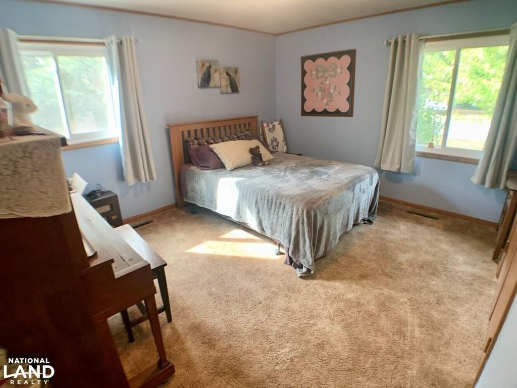 1002 Larson N/A — photo 22