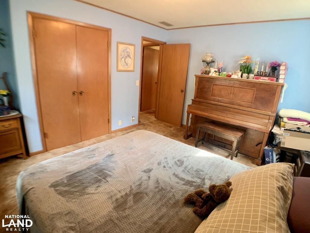 1002 Larson N/A — photo 23