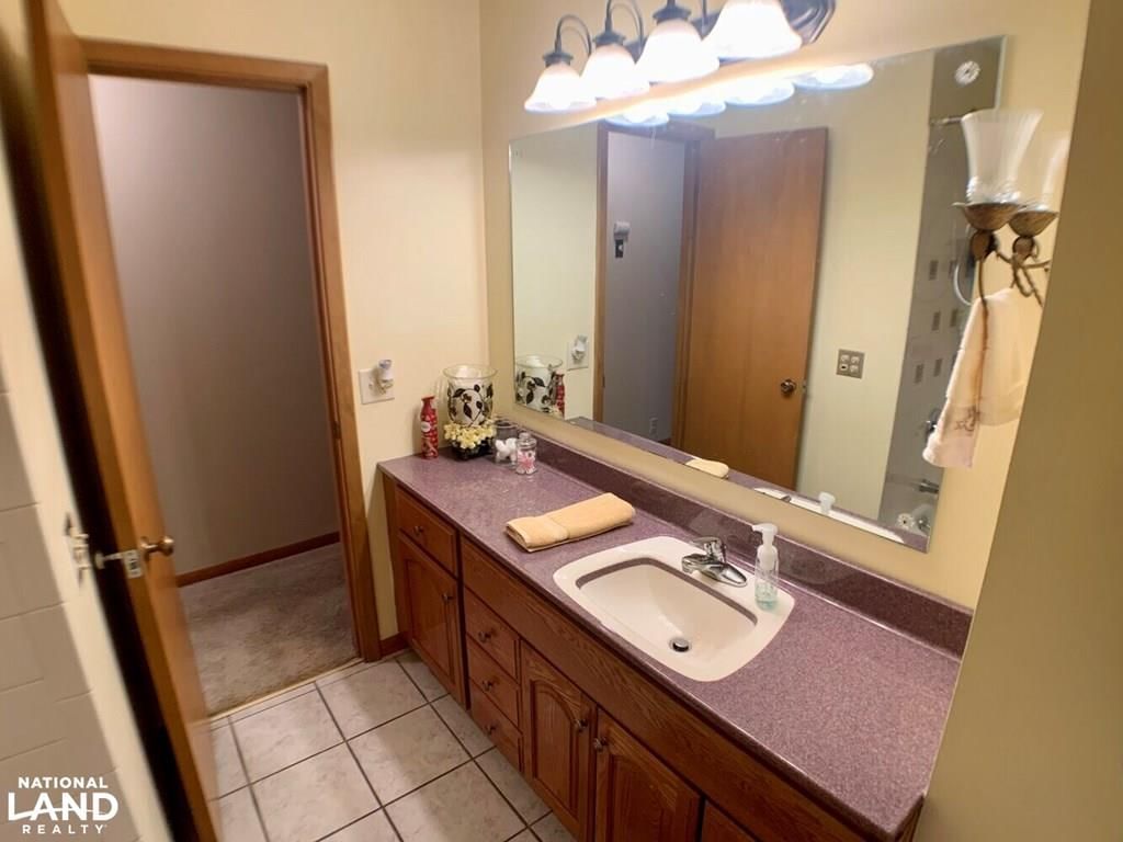 1002 Larson N/A — photo 25