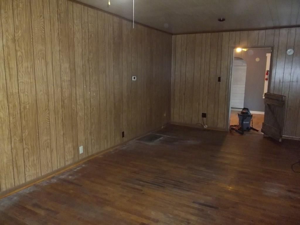 102 N Western N/A — photo 5
