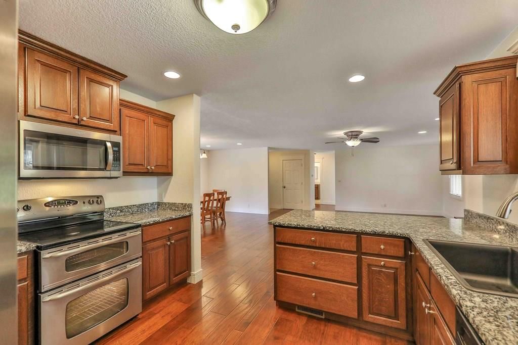 113 Oak Hills Drive — photo 12