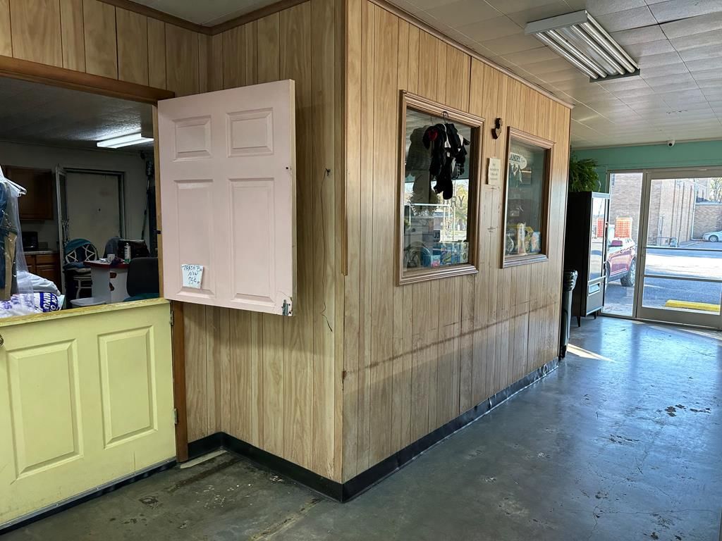 705 Beech N/A — photo 3