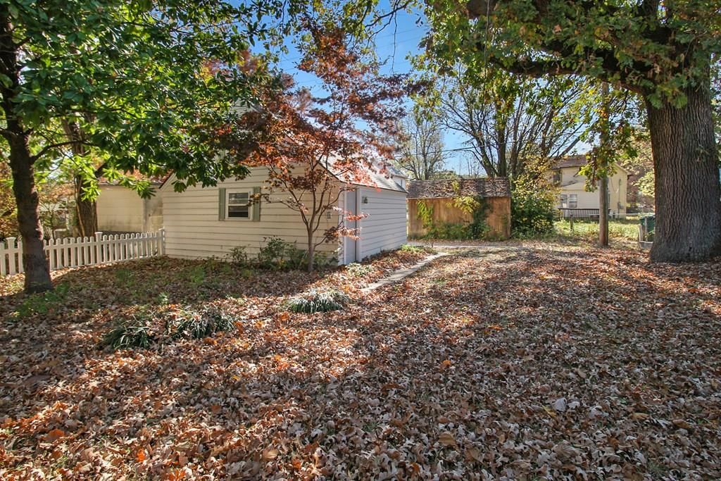 1504 Broadway Avenue — photo 33