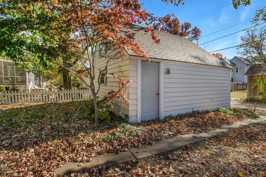 1504 Broadway Avenue — photo 34