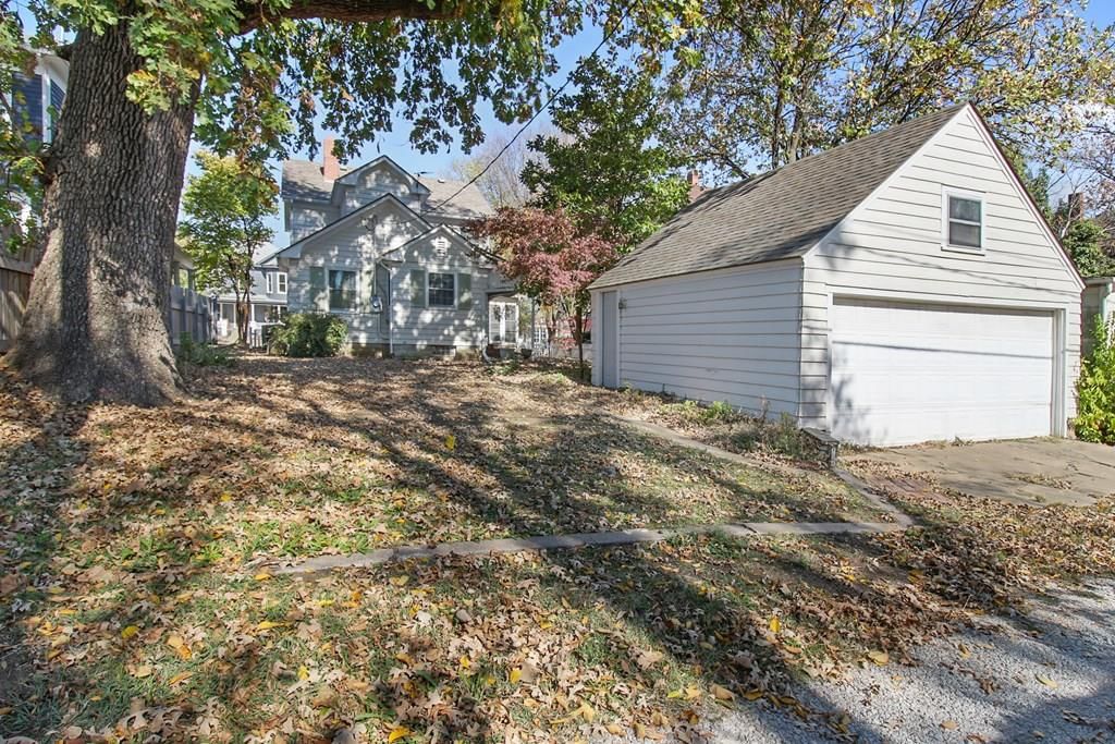 1504 Broadway Avenue — photo 35
