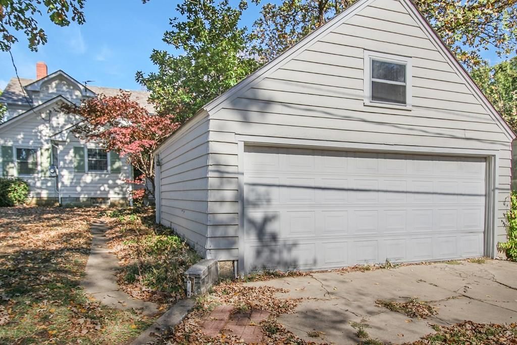 1504 Broadway Avenue — photo 36