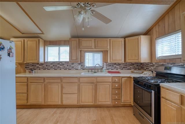222 W Seneca Avenue — photo 11
