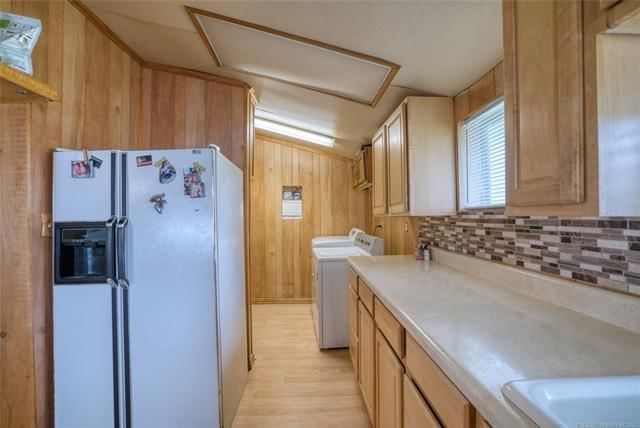 222 W Seneca Avenue — photo 10