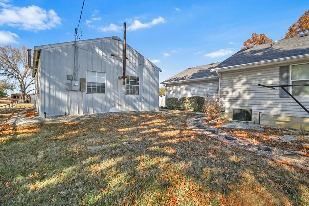 609 W Summit Street — photo 29