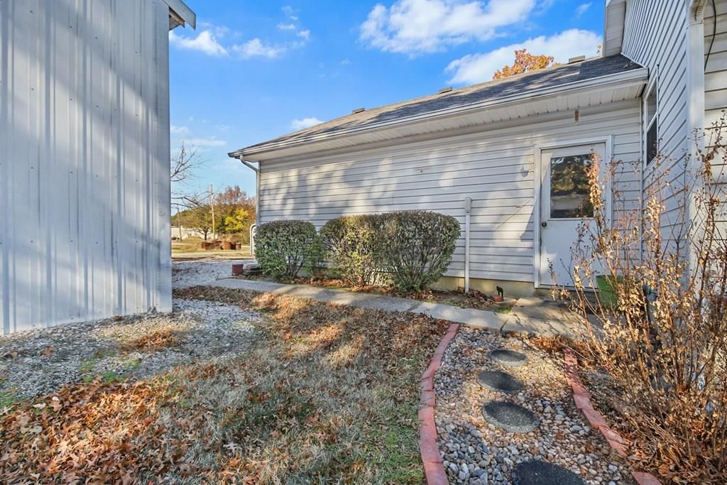 609 W Summit Street — photo 30