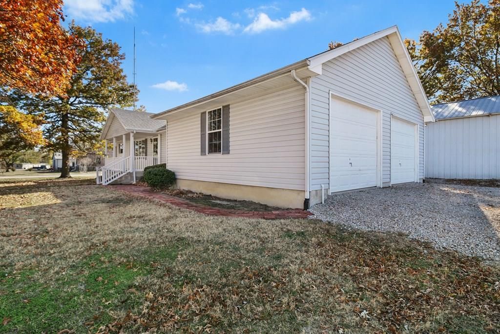 609 W Summit Street — photo 31