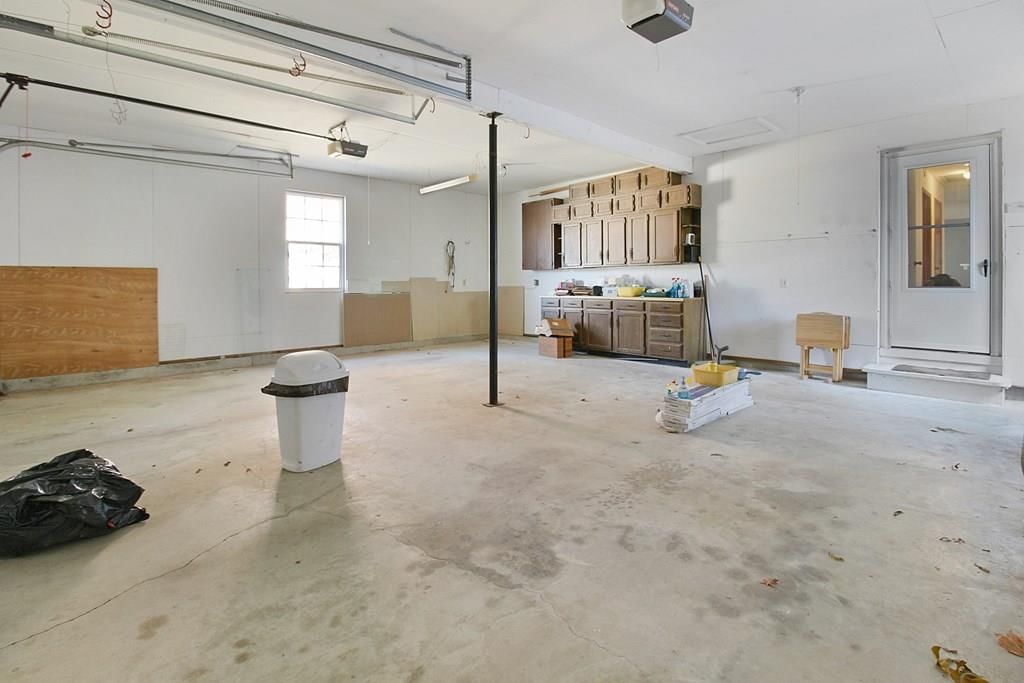 609 W Summit Street — photo 32