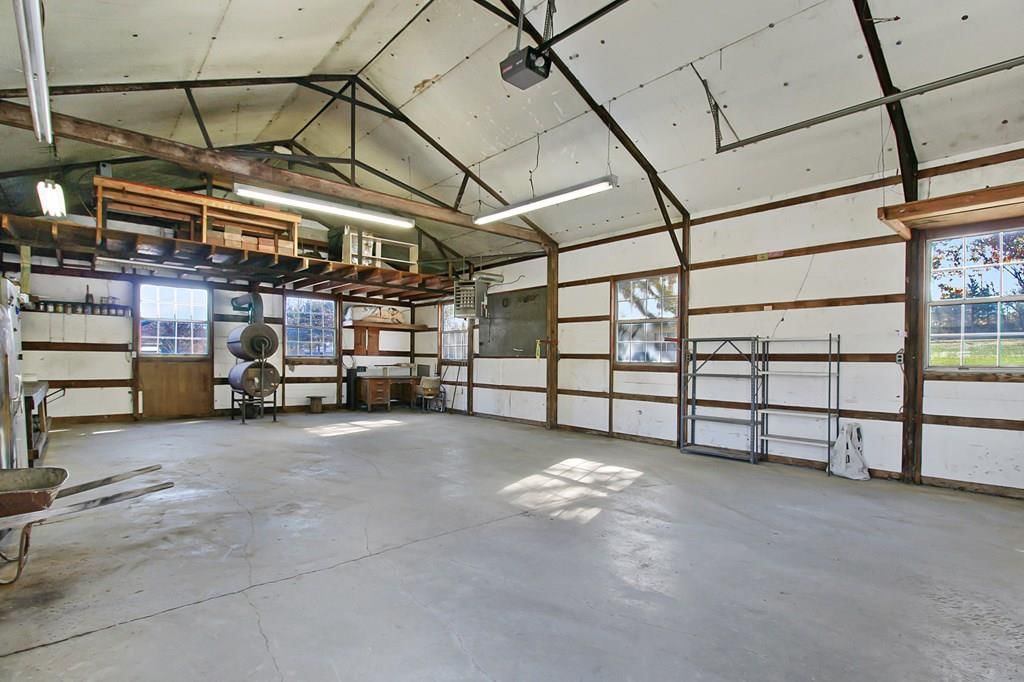 609 W Summit Street — photo 35