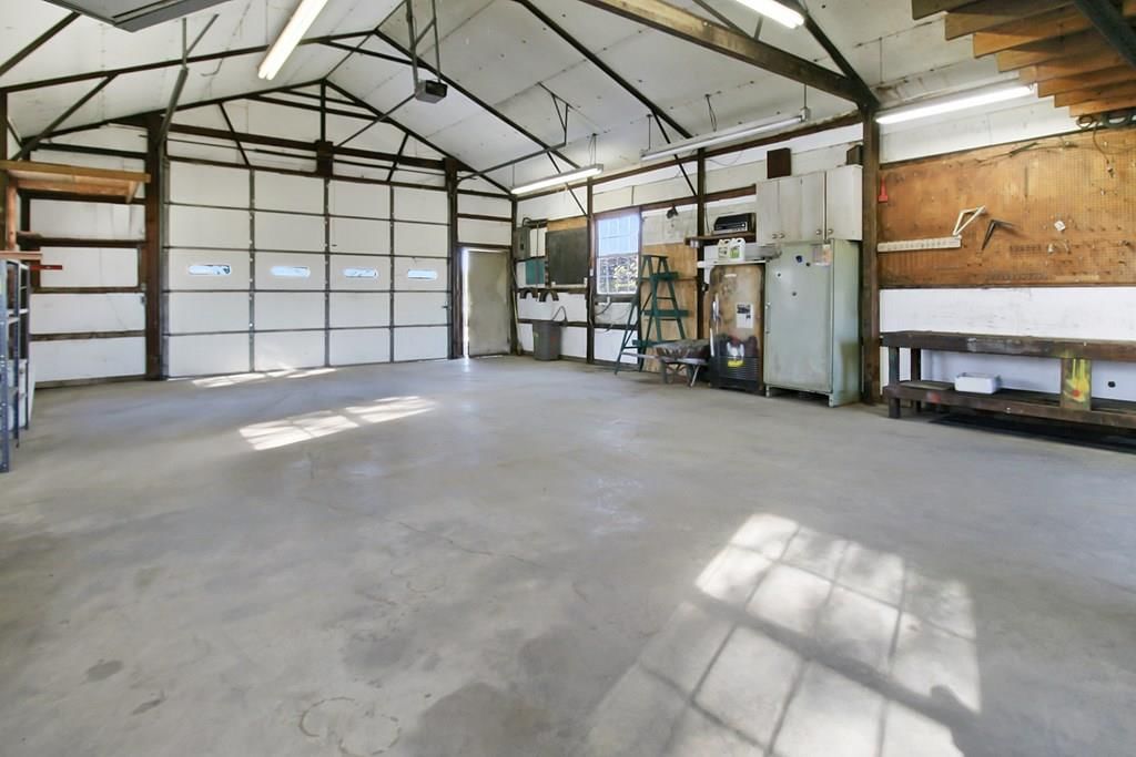 609 W Summit Street — photo 36