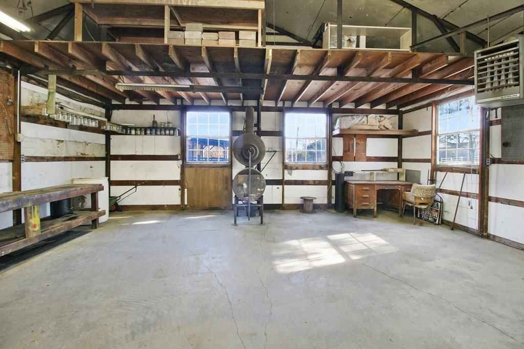 609 W Summit Street — photo 37