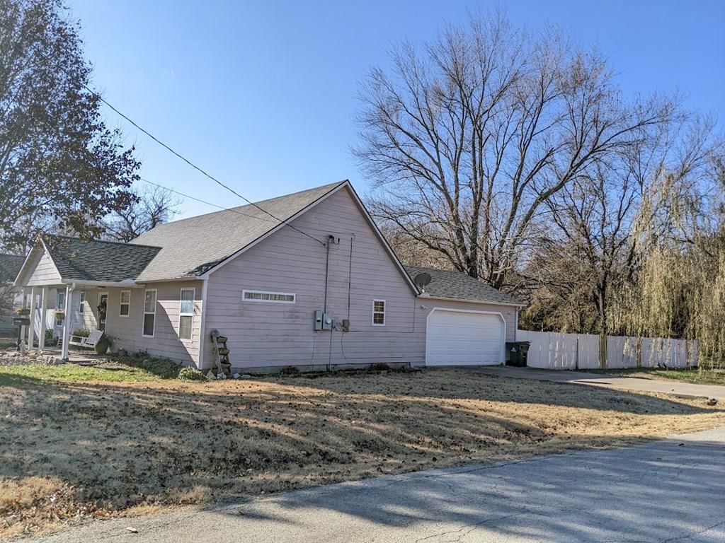 1023 N 13 N/A — photo 4