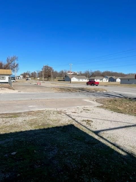 2302 S Walnut Street — photo 11