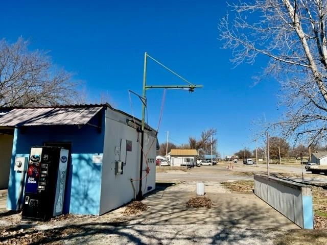 2302 S Walnut Street — photo 15