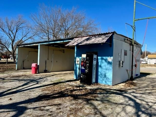2302 S Walnut Street — photo 3