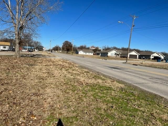 2302 S Walnut Street — photo 23
