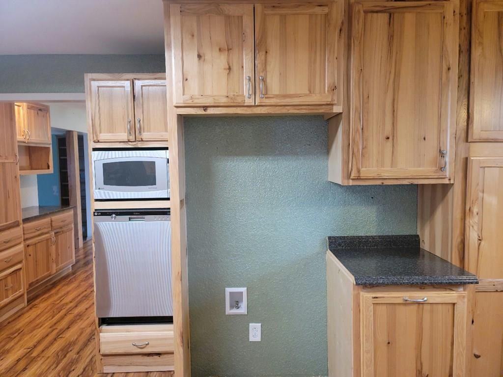 1946 W Maple N/A — photo 30