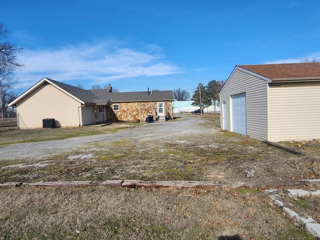 1946 W Maple N/A — photo 47