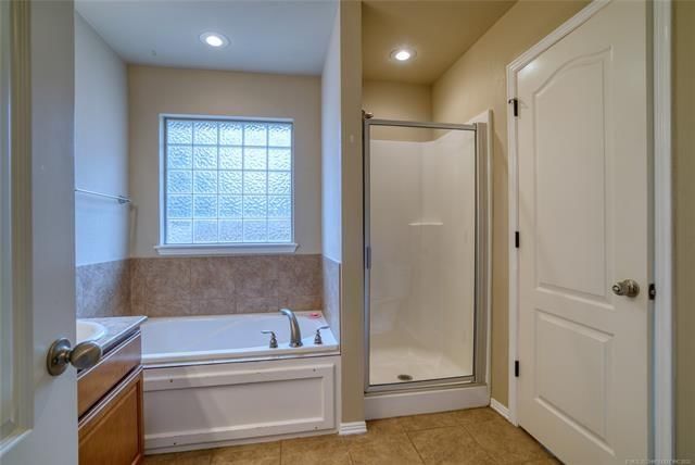 433 NE Katherine Avenue — photo 11