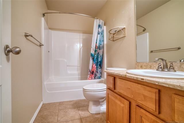 433 NE Katherine Avenue — photo 12