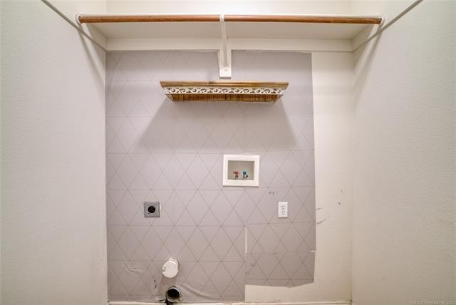 433 NE Katherine Avenue — photo 13