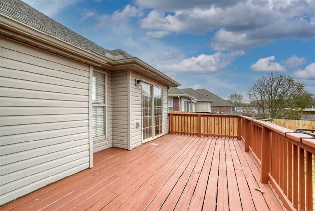 433 NE Katherine Avenue — photo 15